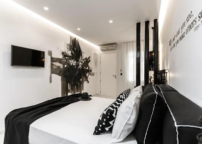 Palatia * Naxos City